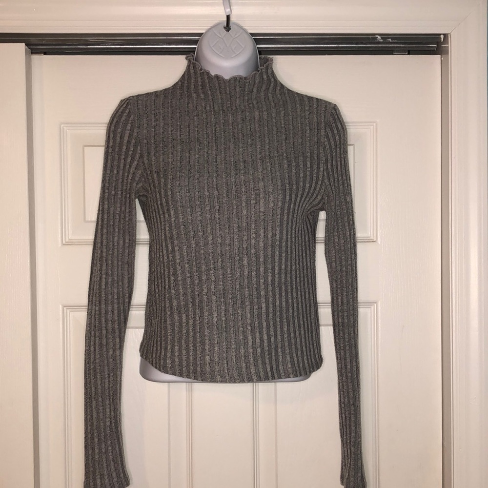 “Forever 21” grey marl, wide ribbed, lettuce-edge mock neck top -junior size L